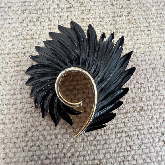 Vintage 1960s Black Enamel Gold Tone Spiral Feather Brooch Pin 2” 19.6g Retro - Picture 7 of 8